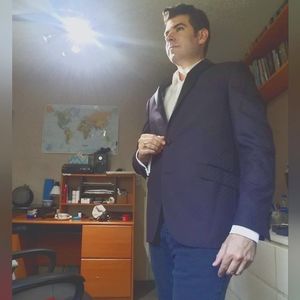 Mens fashion stylish sport coat. Purple paisley. Size 42 regular.